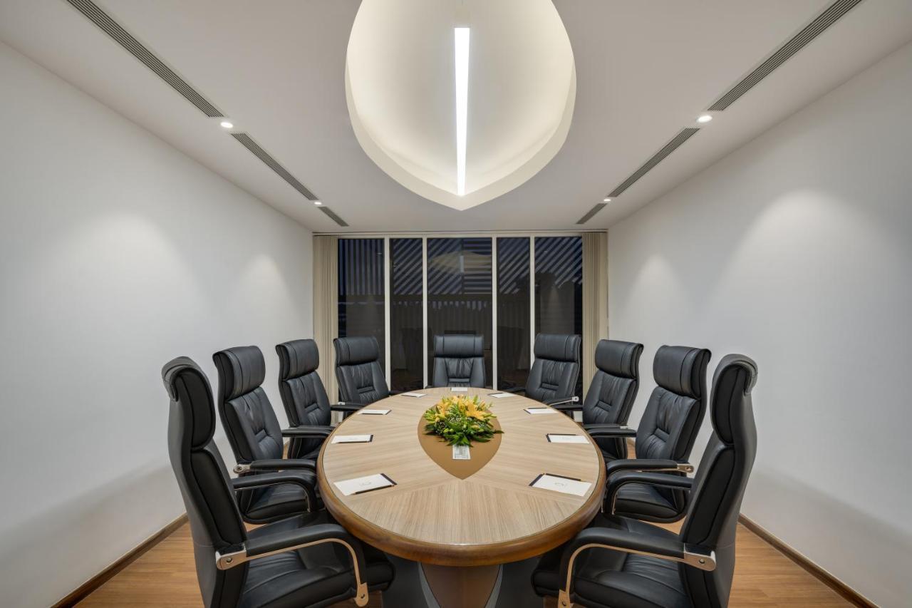 O By Tamara, Trivandrum Thiruvananthapuram Exterior photo Boardroom at the headquarters of the National Stock Exchange of India